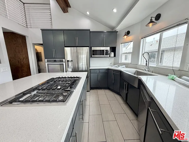624 1/2 N Benton Way — Photo 10