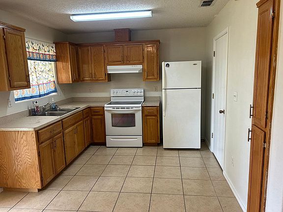 3rd image of 2721 Hawaii St