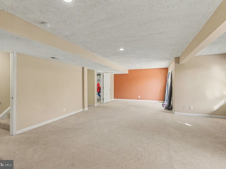 46 Northampton Blvd — Photo 27
