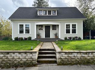 649 NW B St, Grants Pass, OR 97526