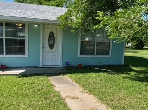 1206 W Baltimore Ave, Seadrift, TX 77983