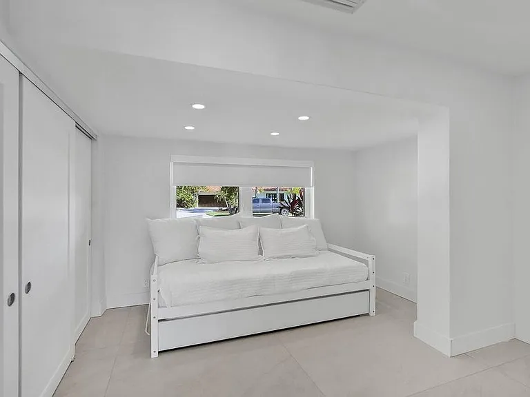 5581 NE 31st Ave — Photo 31