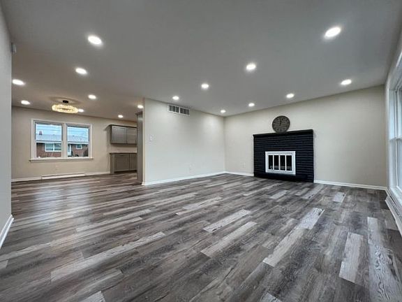 3rd image of 1310 Orchard Dr