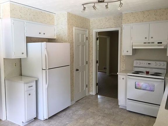 5th image of 105 Cedar Cir