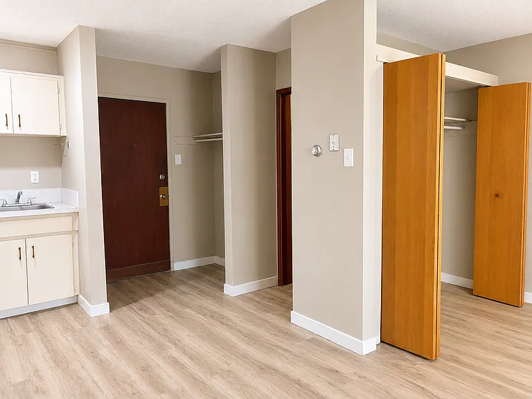313 3rd Ave NE #9 — Photo 5