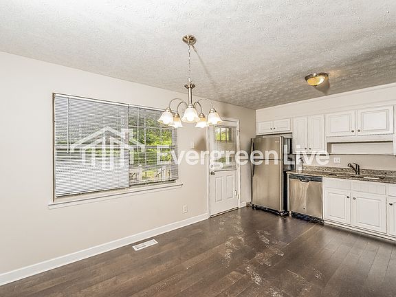 3rd image of 2525 Carmel Rd