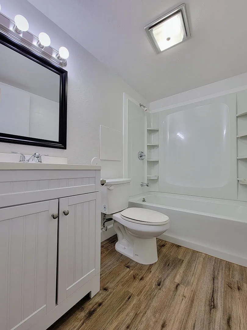 Available | 2 Bedroom, 1 Bathroom, 1 Assigned Parking At Hokuahi Apartments — Photo 2