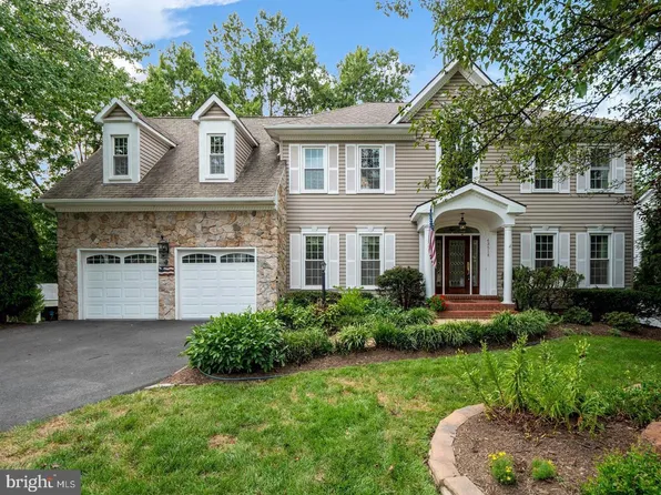 43518 Golden Meadow Cir, Ashburn, VA 20147