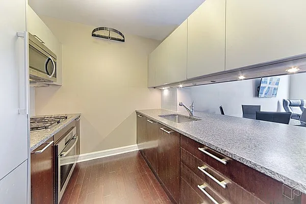 Rented by Halstead Real Estate | media 39