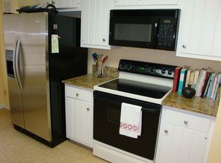 103 W Park Shores Cir APT 10W, Indian River Shores, FL 32963