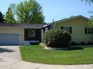 108 Sleepy Hollow St, Grand Forks, ND 58201