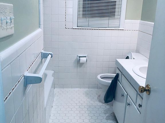 5th image of 3-1930 Gardiner Ln #3