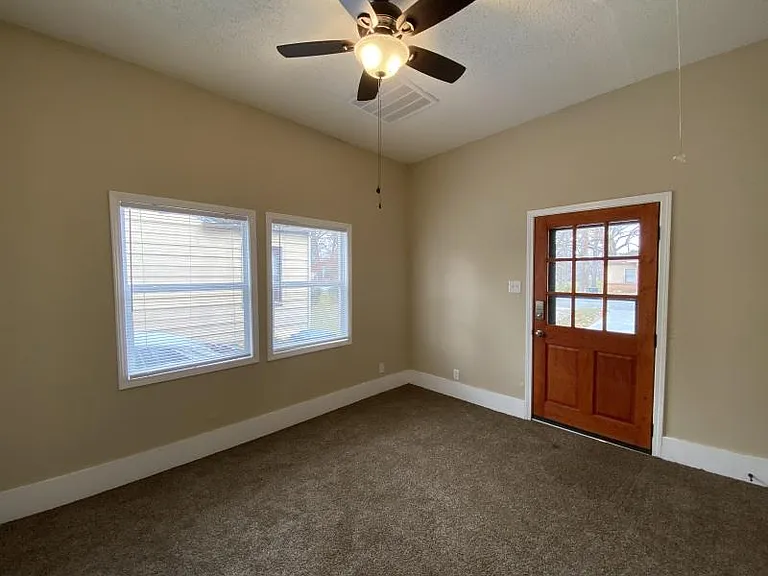 2115 S Pine St #B — Photo 2
