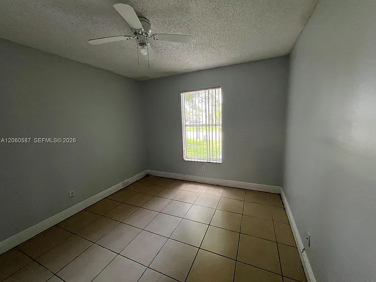 738 SW 9th St — Photo 20