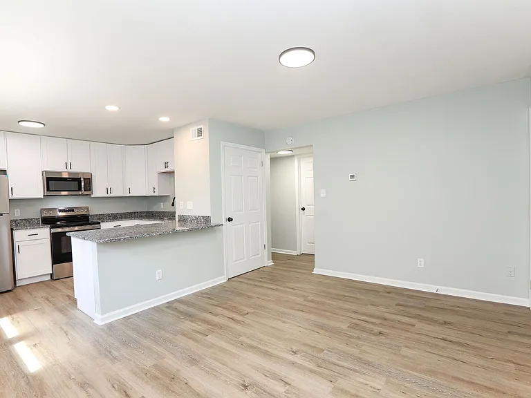 2707 Azalea Garden Rd — Photo 3