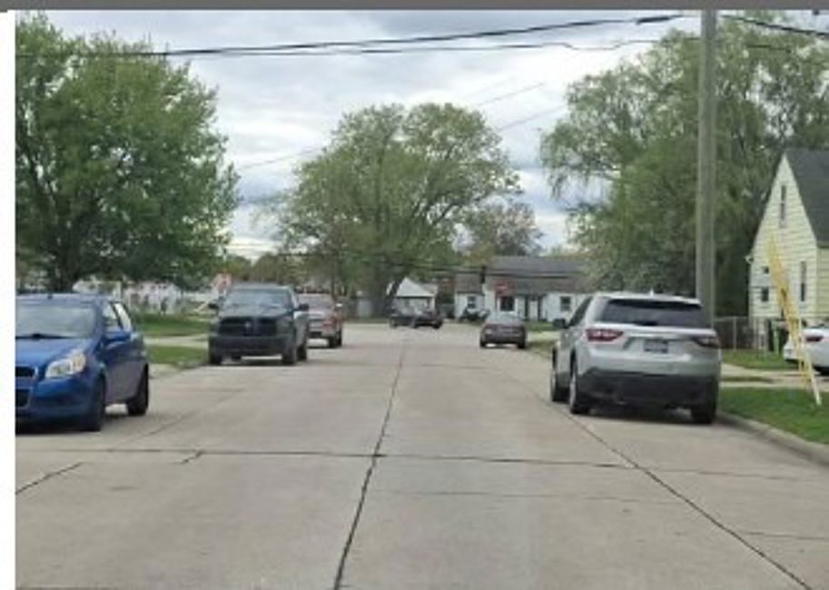 Exterior Neighborhood (street photo)