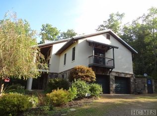 1438 Mountain Laurel Dr, Franklin, NC 28734