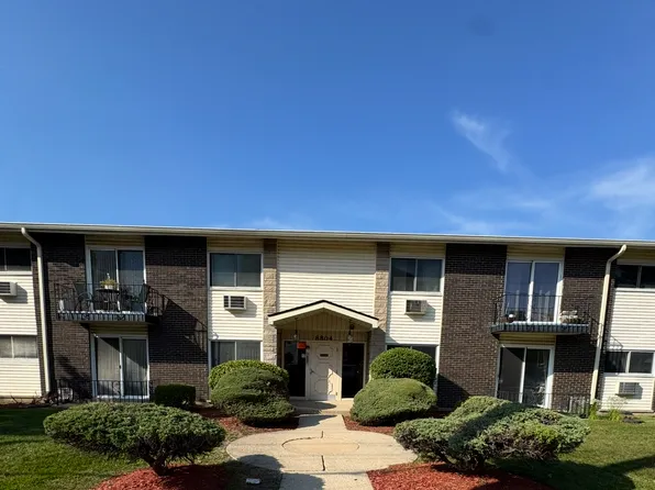 8804 Golf Rd APT 2F, Des Plaines, IL 60016