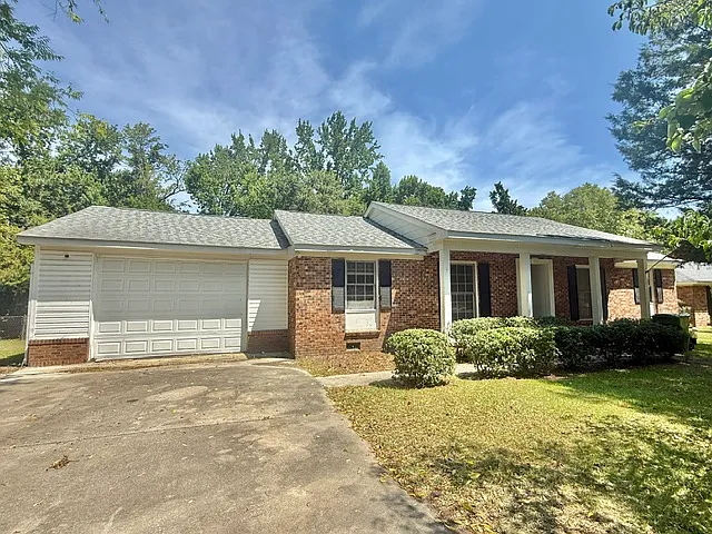 2527 Kingston Dr — Photo 1