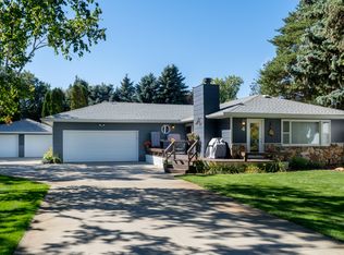 4 Captain Leach Dr, Mandan, ND 58554