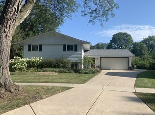 6 Greenwood Ct N, Buffalo Grove, IL 60089