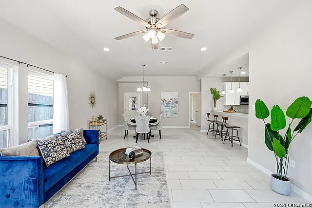 3 bed, 2.0 bath, 1570 sqft, $2,150 — Photo 4