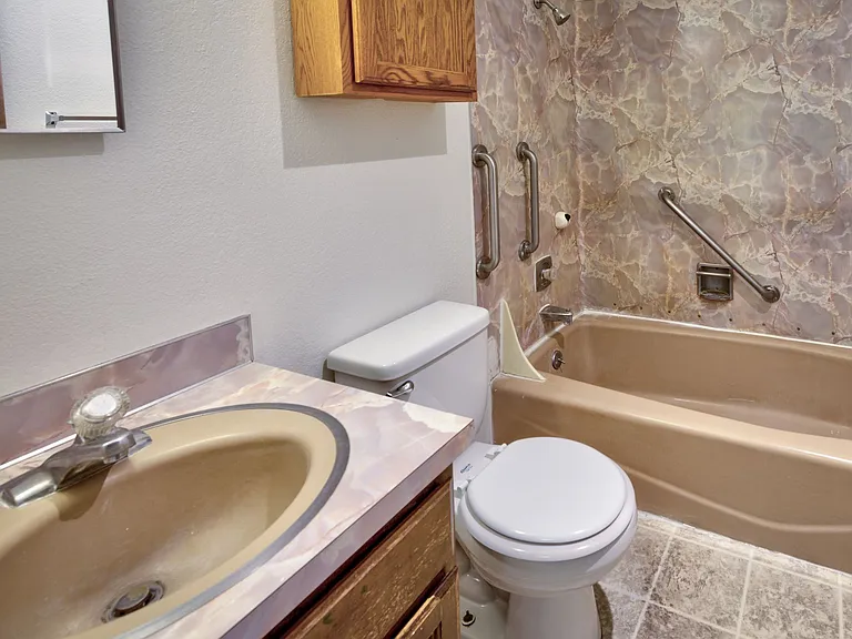420 S Asbury St — Photo 15