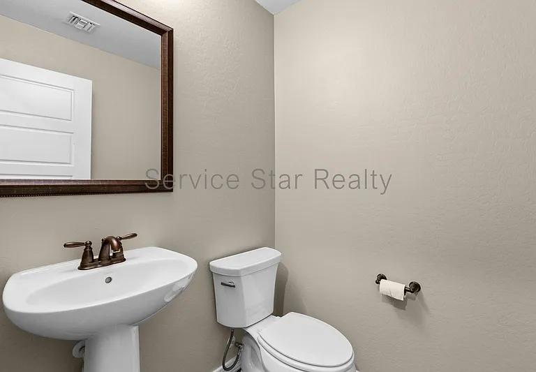 5550 N 16th St #109 — Photo 4