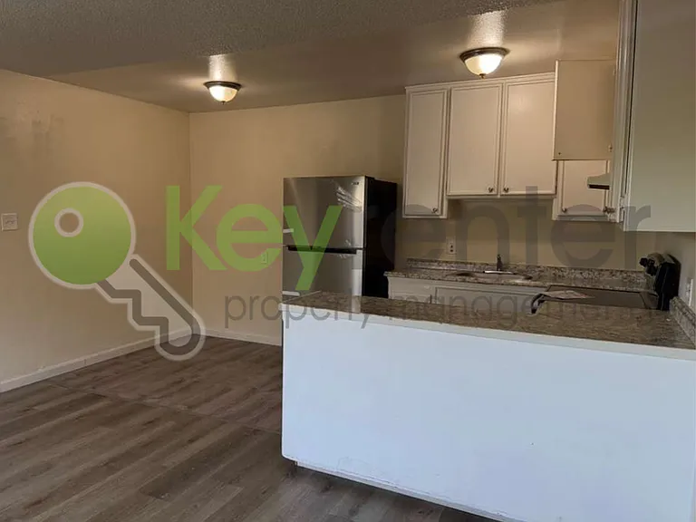 1065 Santiago Ave #6 — Photo 5