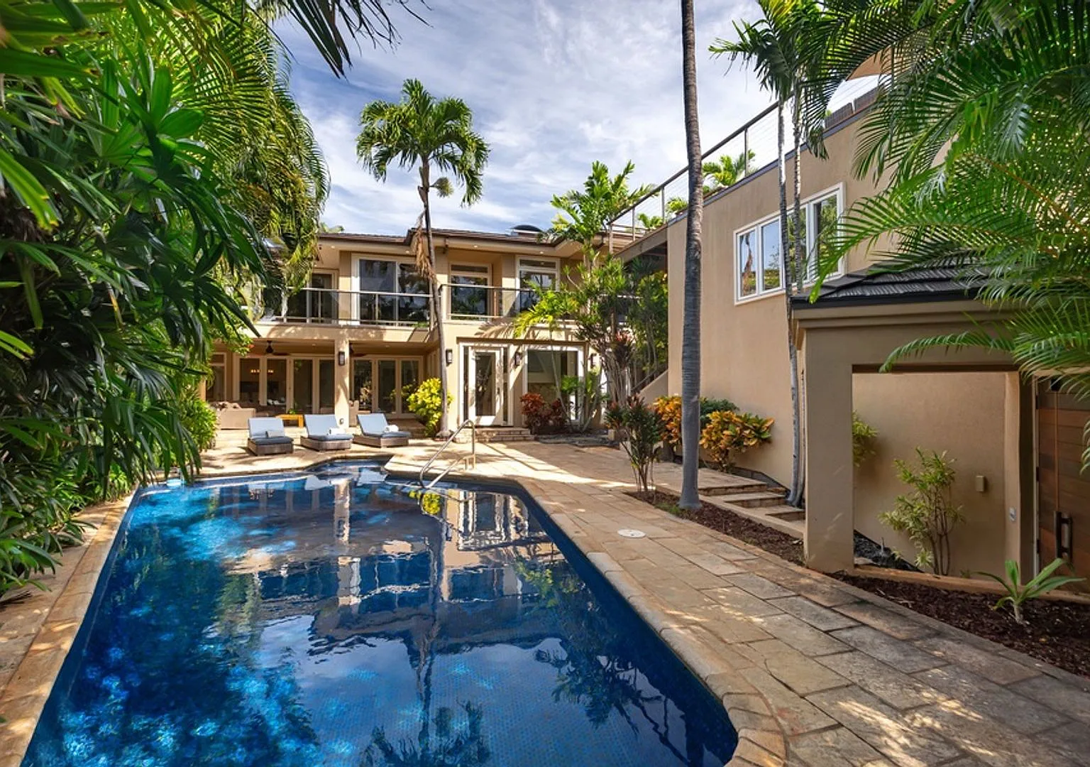 Diamond Head Luxe Five-Bedroom Estate with Private Pool — Photo 2