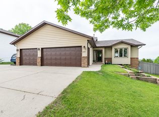2209 9th Ave SE, Mandan, ND 58554