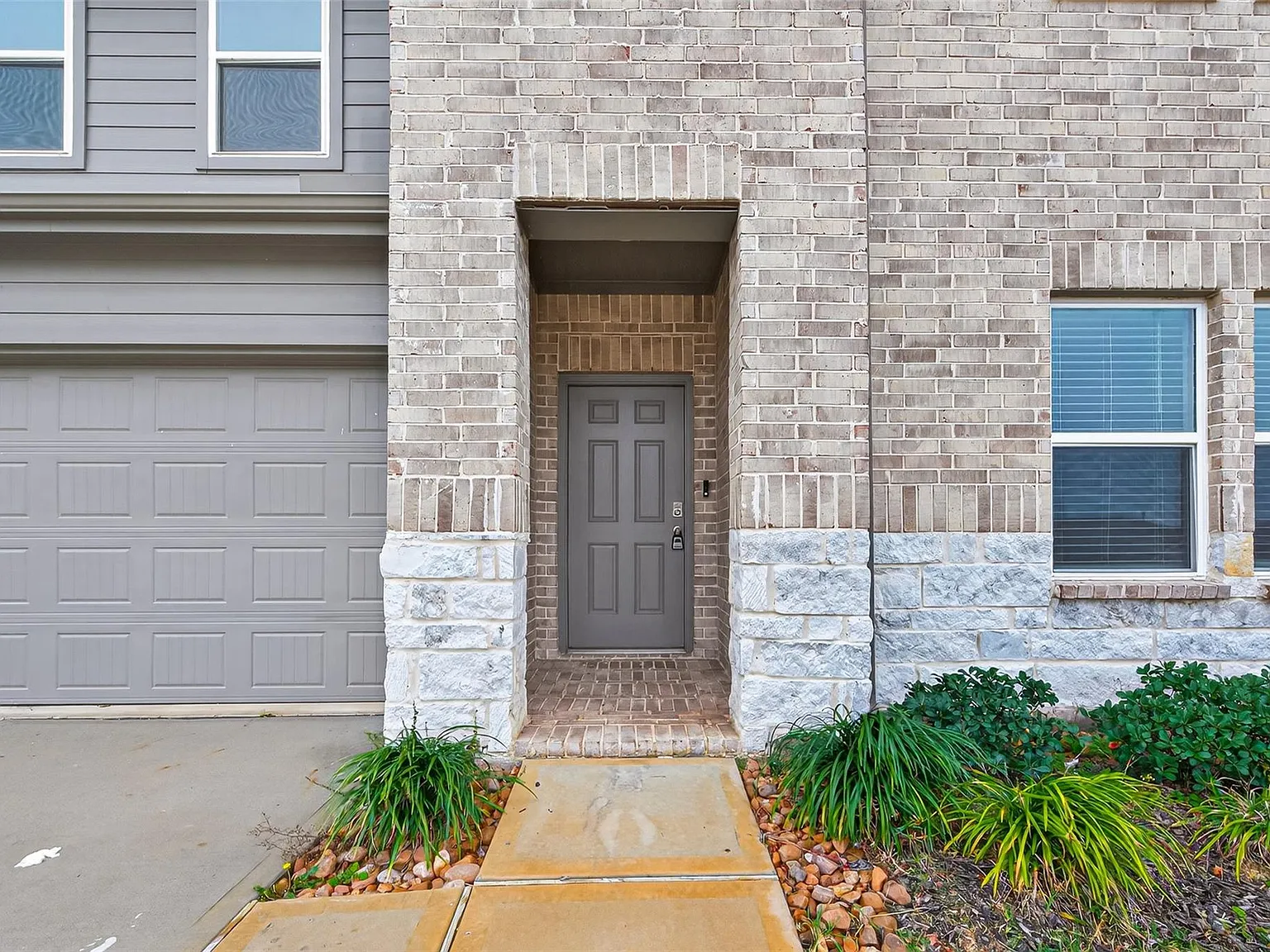 4 bed, 2.5 bath, 3151 sqft, $2,500 — Photo 4