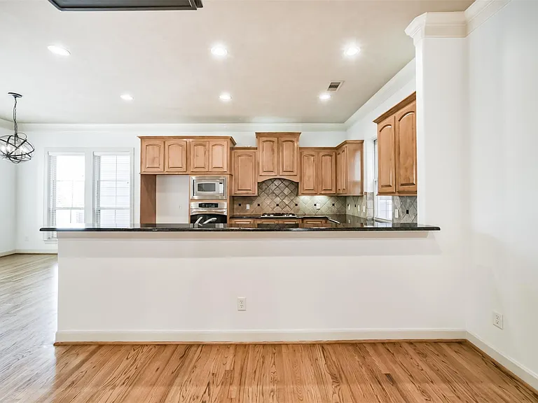 1833 Oakdale St — Photo 14