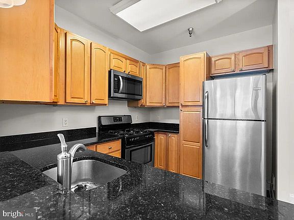 3rd image of 38 Maryland Ave Unit 405