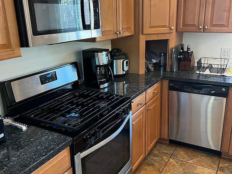 2122 Cliff Dr — Photo 5