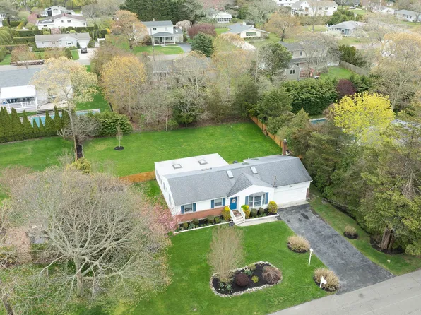 59 Homewood Dr, Hampton Bays, NY 11946