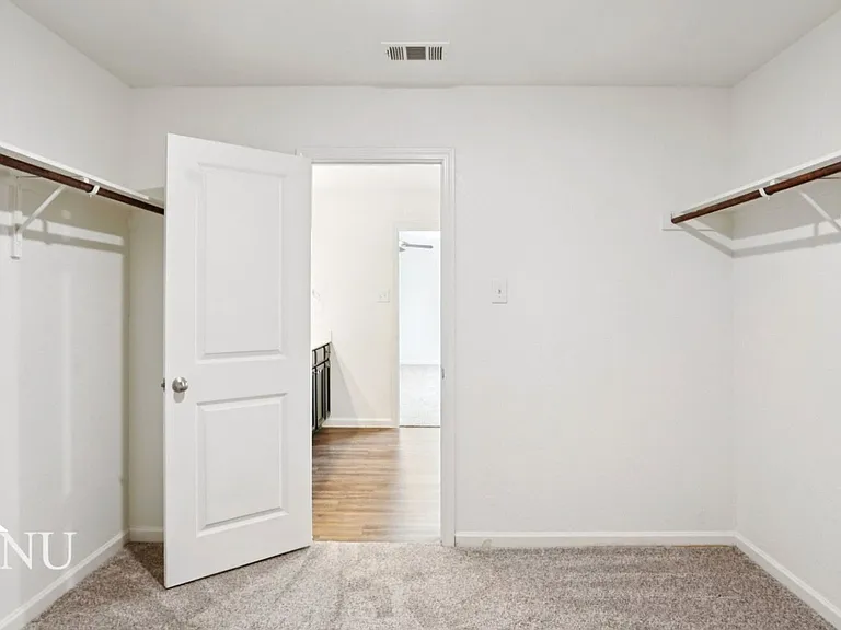 692 Wellington Dr — Photo 12