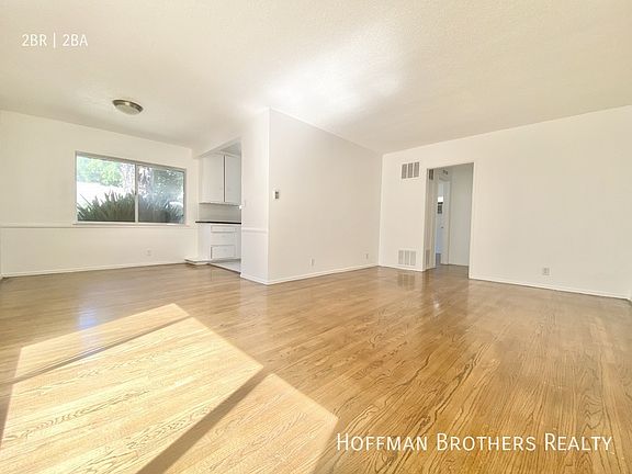 4th image of 1162 N Orange Grove Ave #1