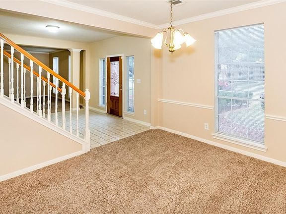 2nd image of 2810 White Oak Ln