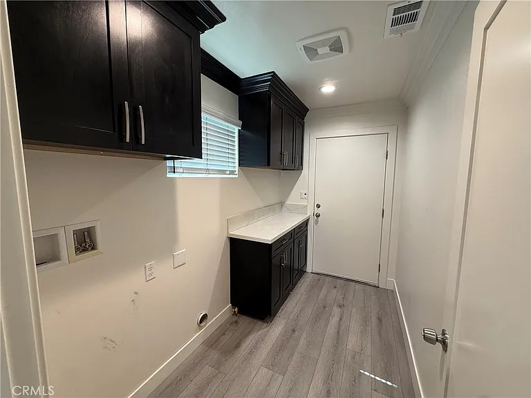 231 W 5th St — Photo 21