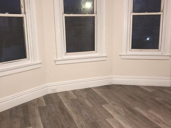 3rd image of 2044 120th St #1