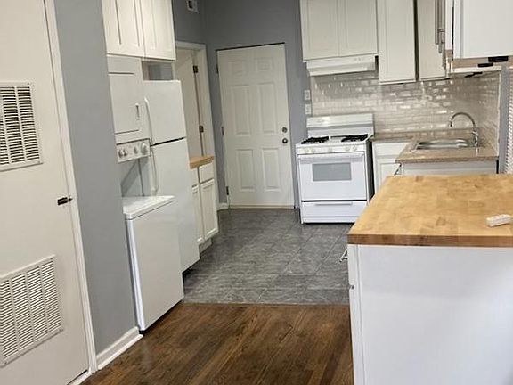 3rd image of 1239 W Erie St #3F