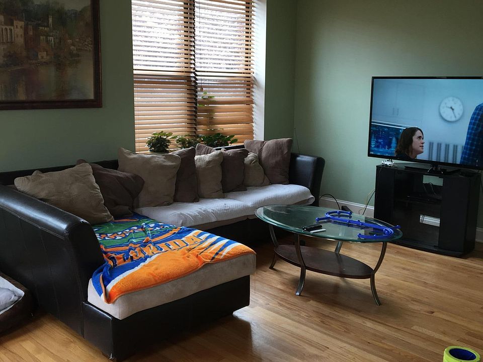 1st image of 958 N Leavitt St #2F