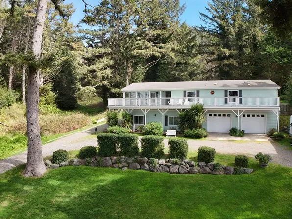 30339 Hillside Ter, Gold Beach, OR 97444