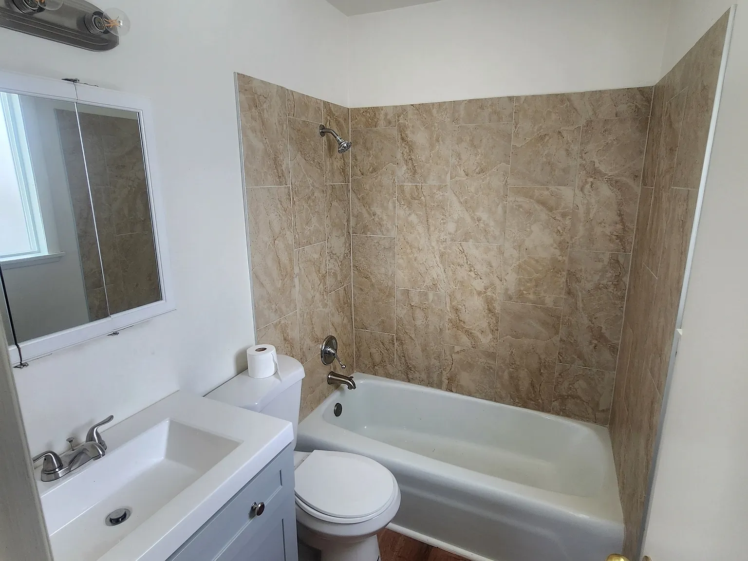 1402 Glenwood Ave — Photo 3