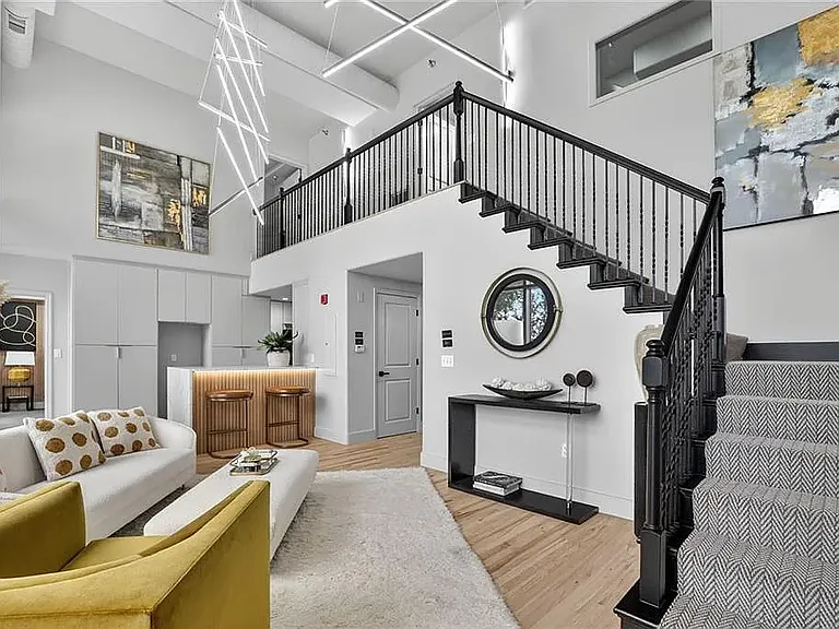 600 E Admiral Blvd — Photo 3