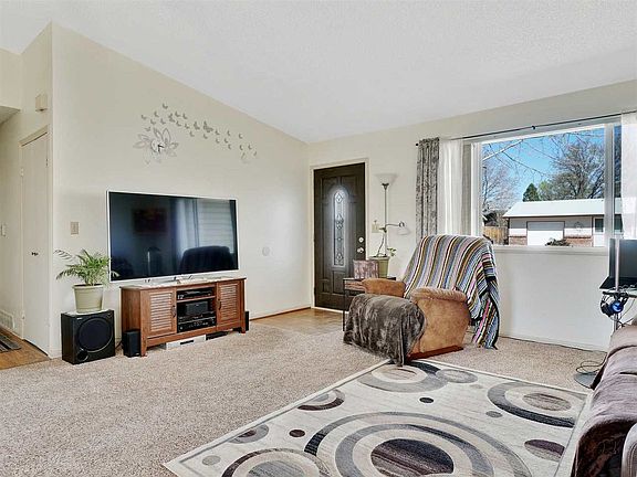2nd image of 637 1/2 Karen Ct