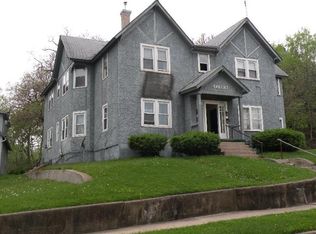 244 N 6th St, Clinton, IA 52732