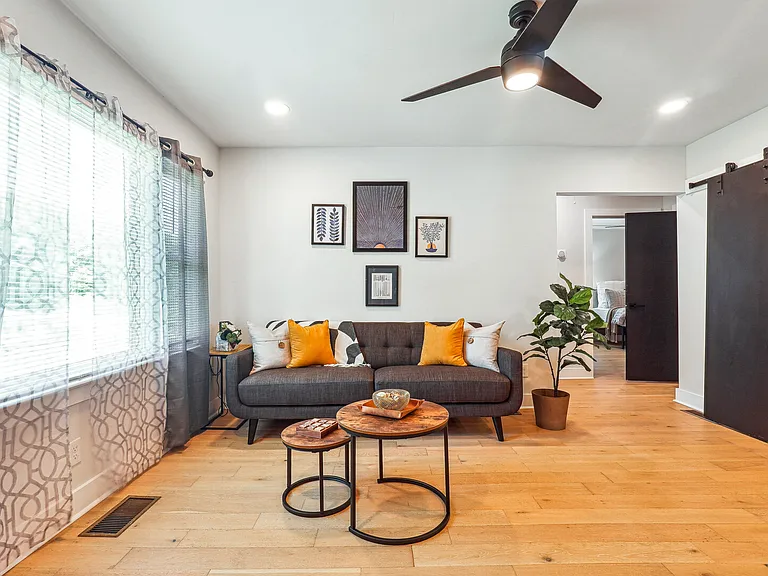Hillcrest Dr — Photo 11