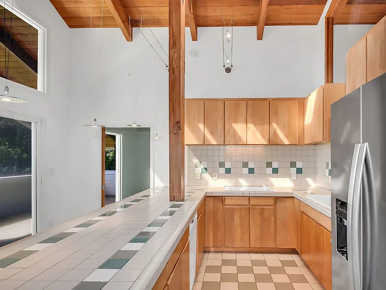 Tropical 3 Bedroom Retreat on Coffee Farm in Kealakekua — Photo 9